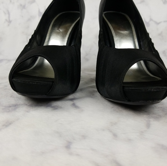 Lulu Townsend Black 4.5 inch heels size 9.5 fabric - Picture 3 of 8